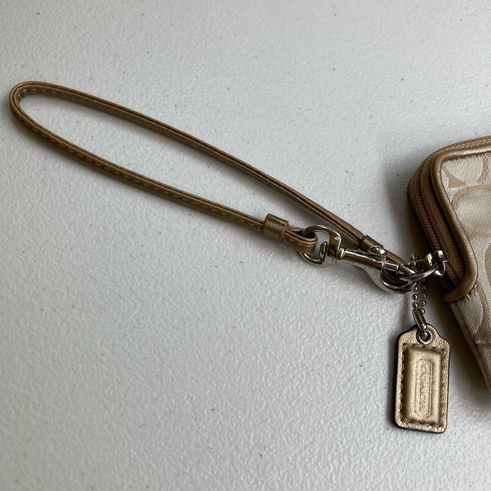 Coach Daisy Signature C Light Khaki & Gold Tone Square Zipper Wallet Wristlet - Picture 12 of 17